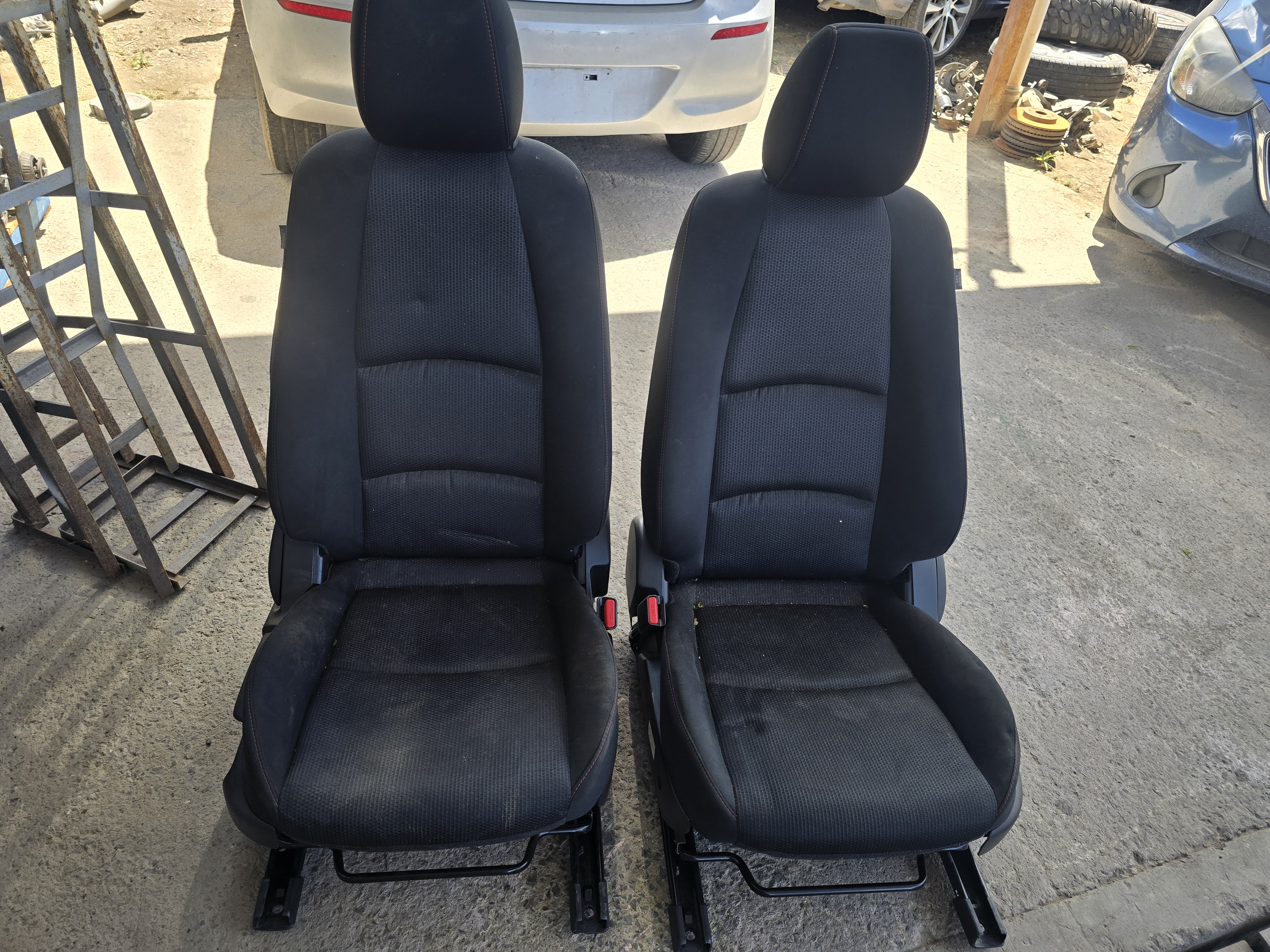 2015 Mazda Mazda2 1.5 Maxx Auto Right And Left Front Seats